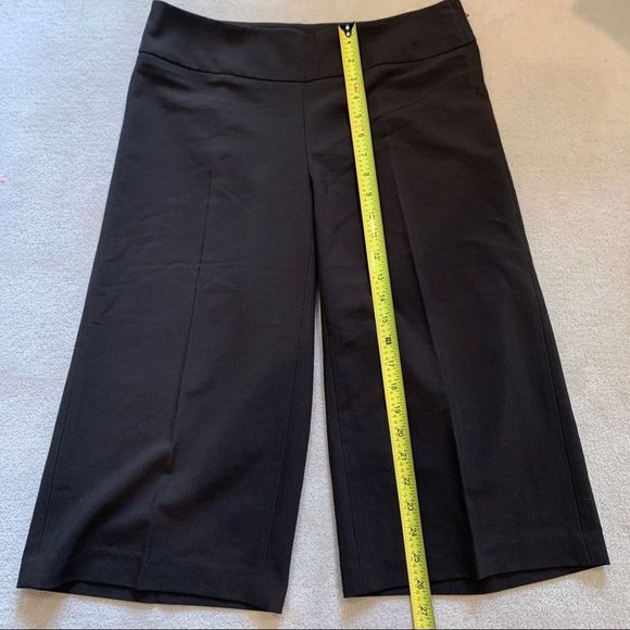 Brown RW&Co. Capris Size 6 - Picture 8 of 8